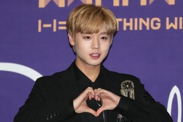 Ji-hoon Wanna One tuntut warganet yang menghinanya