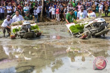 Mesin pertanian bantuan Kementerian tekan biaya olah lahan