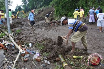 Jalan Putus Akibat Longsor