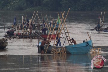 Penambang Pasir Sungai Brantas