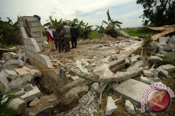 Angin kencang akibatkan empat rumah rusak berat