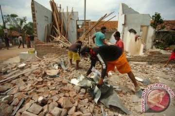 Angin puting beliung rusak belasan rumah di Situbondo