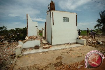 Belasan rumah rusak diterjang puting beliung di Tulungagung
