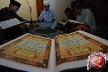 Kemenag OKU bagikan 130 Alquran