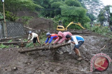 Bencana longsor dan banjir landa Jember