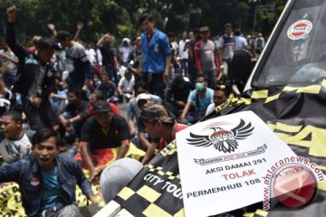 Menhub usul Kemenkominfo buat aturan taksi daring