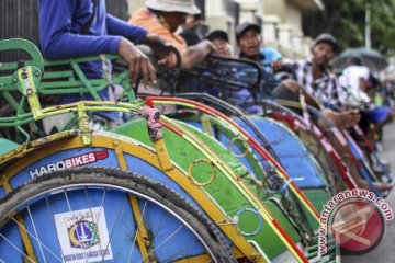 Penghasilan tukang becak naik setelah rencana pengaturan Pemprov DKI