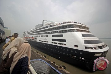 Kapal Pesiar MS Volendam