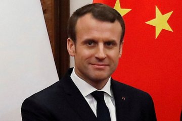 Presiden Prancis ingin lucuti Facebook dan Google