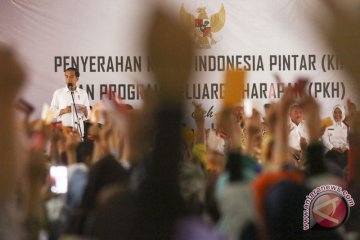 Penyerahan KIP Dan PKH Di Palembang