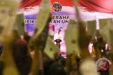 Presiden Serahkan Sertifikat Tanah