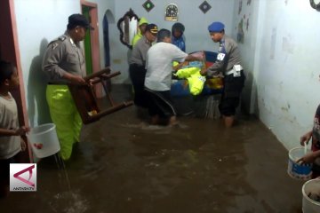 Banjir Rendam Belasan Rumah Warga di Jember