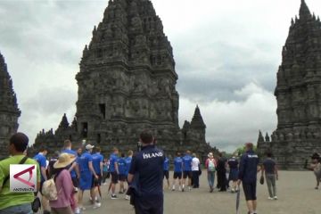 Timnas Islandia Kunjungi Candi Prambanan