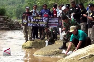 Tebar benih ikan untuk kembalikan fungsi sungai