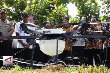 Mentan mencoba drone untuk pertanian