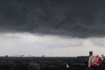 Potensi hujan lebat-petir di Jabodetabek Jumat sore