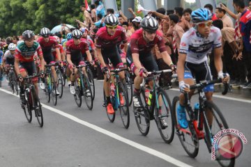 KFC Cycling Team rombak formasi di Tour de Lombok