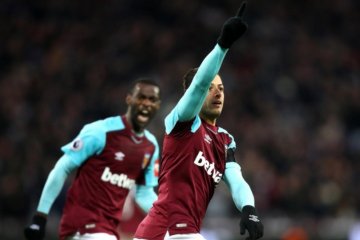 Chicharito selamatkan West Ham dari kekalahan