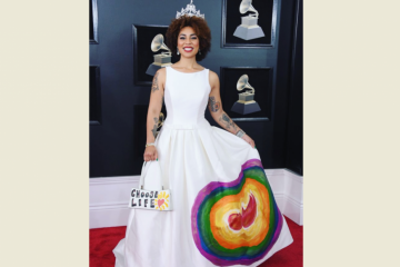 Joy Villa kenakan busana anti-aborsi di Grammy