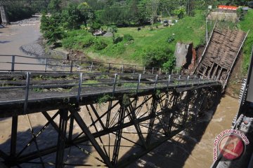 Jembatan Progo Lama Ambruk