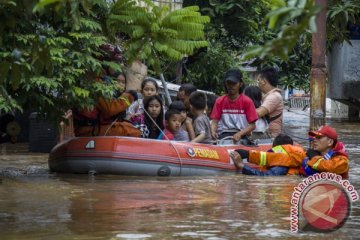 DKI siagakan 3000 petugas Satpol PP di lokasi banjir