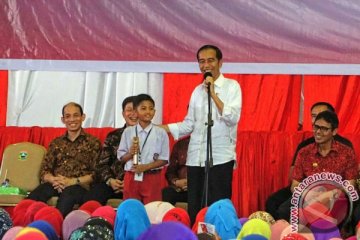 Ribuan warga Solok antusias sambut Presiden Jokowi