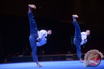 Dua atlet taekwondo poomsae Indonesia latihan di Korsel