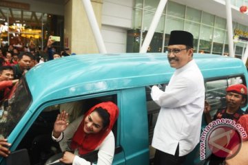 Gus Ipul jenguk korban hilang banjir Jombang