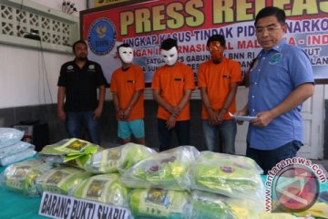 Polisi sita 25 kg sabu dan 50.000 ekstasi dari dua jaringan