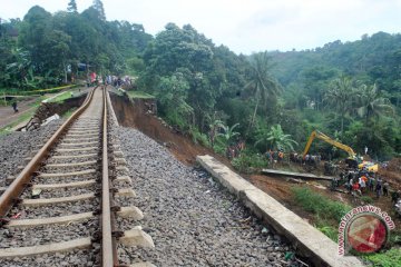 Rel KA Bogor-Sukabumi Terdampak Longsor