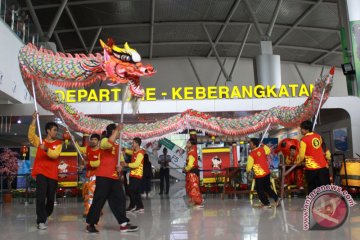 Pertujukan Liang Liong Bandara Juanda