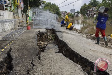 Jalan Retak Karena Erosi