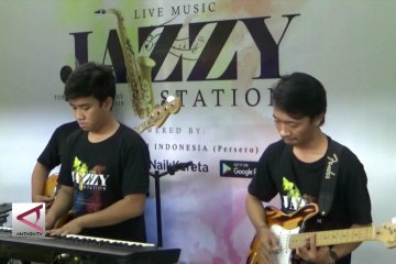 Sajian  musik jazz di Stasiun Malang