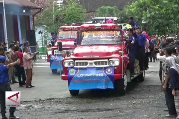 Berkeliling Kota Malang dengan mobil pemadam kebakaran