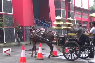 Keseruan lomba slalom delman di Kuningan