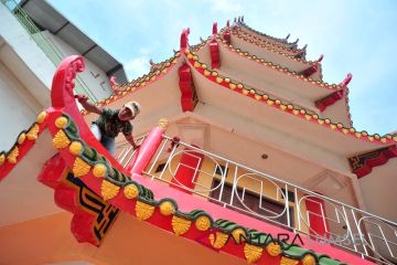 Vihara Berhias Jelang Imlek