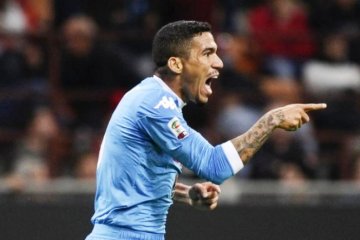 Napoli hancurkan Cagliari dengan skor 5-0