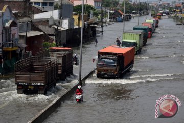 Gubernur Jawa Tengah tinjau penanggulangan banjir Kaligawe