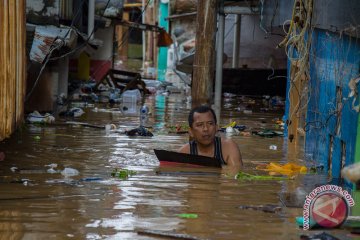 PMI Jakarta salurkan bantuan korban banjir