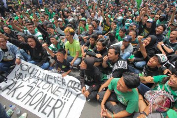 Bonek Dan PSHT Di PN Surabaya