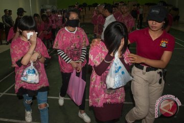 Imigrasi Surabaya deportasi tiga WNA