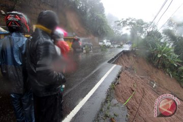 Longsor Jalur Puncak Bogor