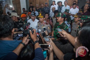 Foto Kemarin: Panglima TNI Kunjungi Gereja Bedog