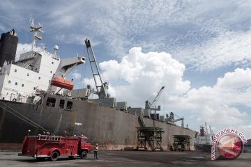 Revitalisasi dermaga pelabuhan tanjung intan