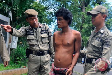 Petugas amankan tujuh orang gila di Garut