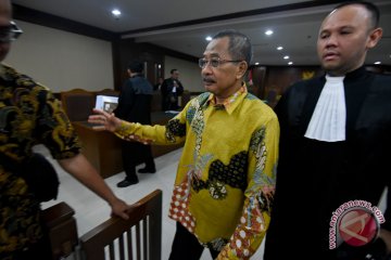 Sidang dakwaan suap ketua PT Manado