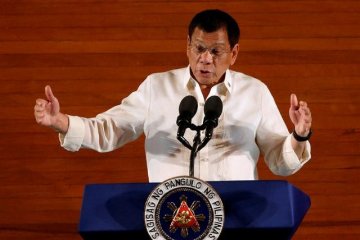 Jajak pendapat: warga Filipina puji perang narkoba Duterte