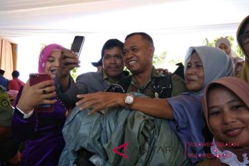 Terjun payung Hari Jadi ke-58 Bulukumba
