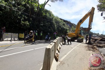 Penutupan jalan jalur puncak