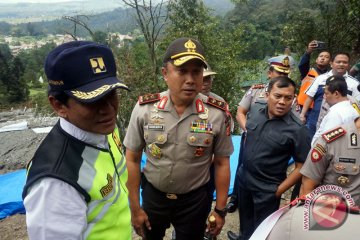 Kapolda Jabar tinjau longsor puncak pass